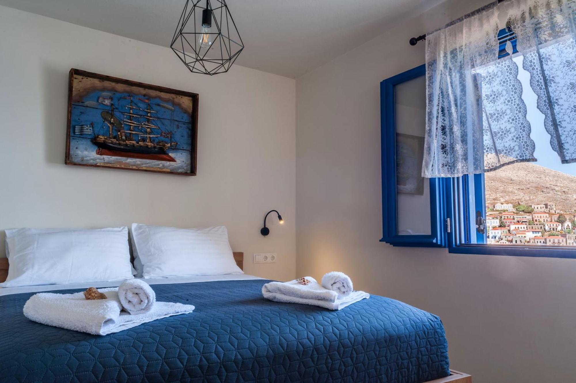 Porphyra Studio Chalki Town Quarto foto