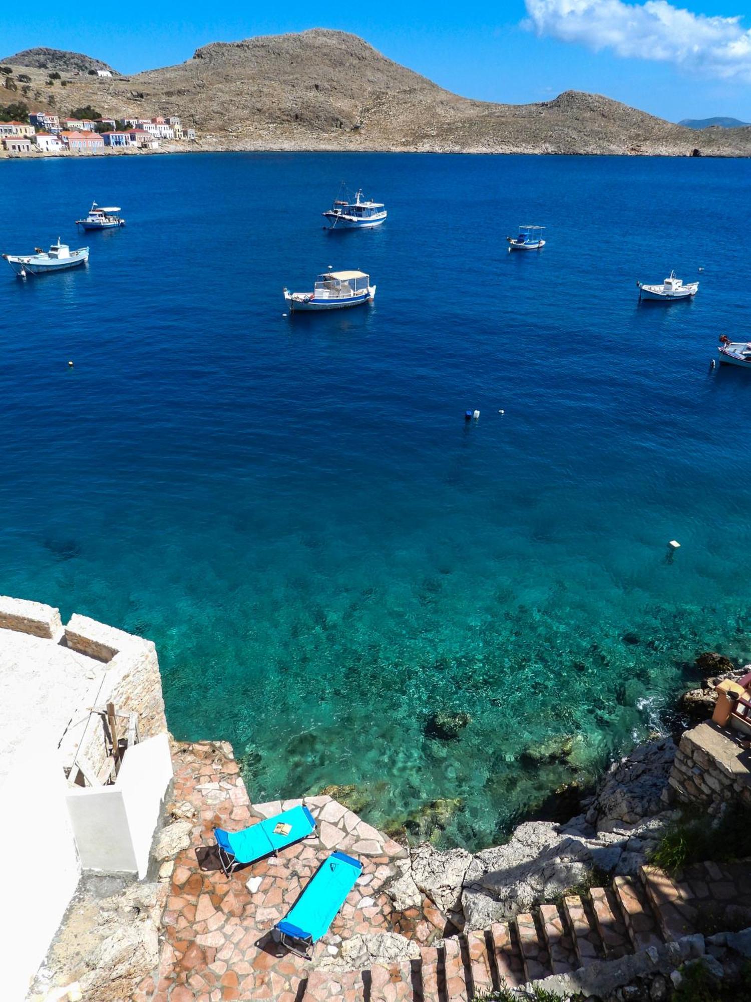 Porphyra Studio Chalki Town Quarto foto